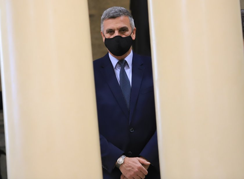 Кой е служебният премиер бригаден генерал Стефан Янев?