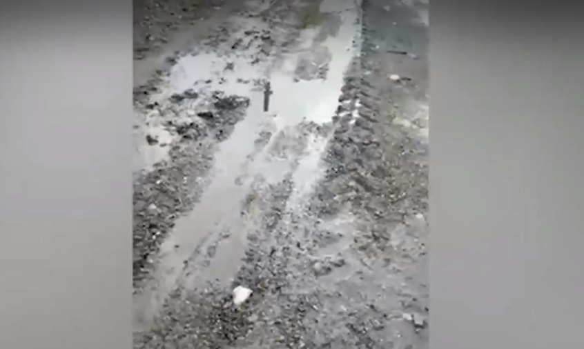 Изненада: Този изровен черен път се води асфалтиран по документи ВИДЕО