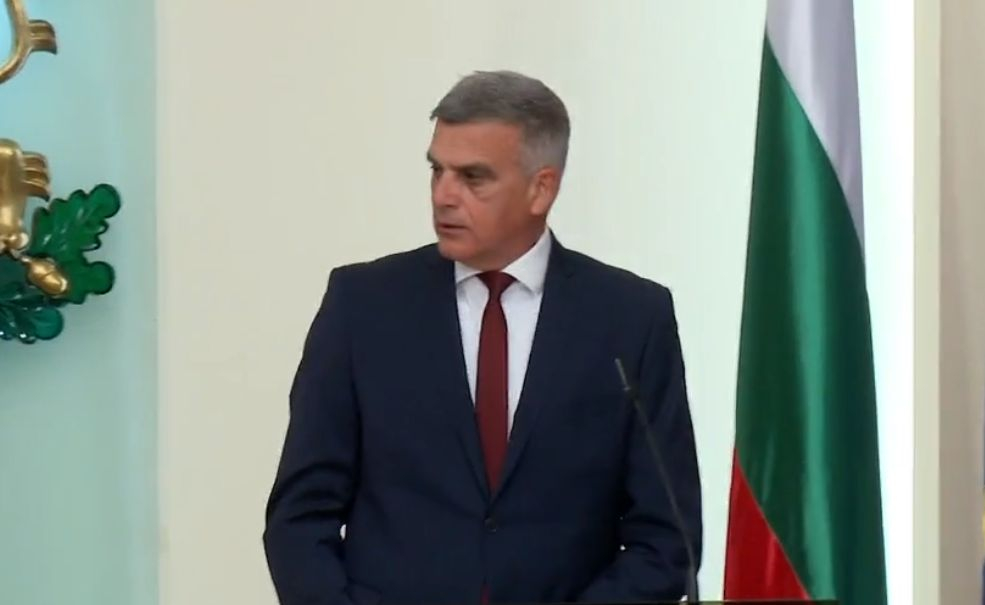 Служебният премиер обяви, че залага целия си авторитет, за да... ВИДЕО