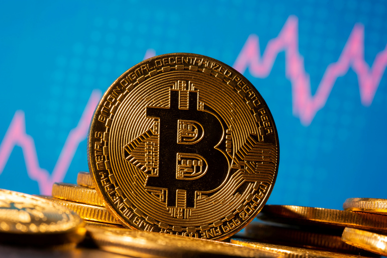 Срив на борсите: Биткойнът рязко поевтиня