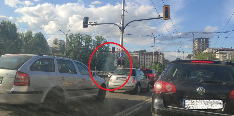 Сигнал до БЛИЦ! Смрадлива ситуация в центъра на София СНИМКИ
