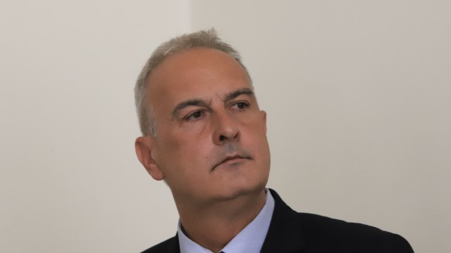 Асен Василев взе втора глава за часове, уволни и...