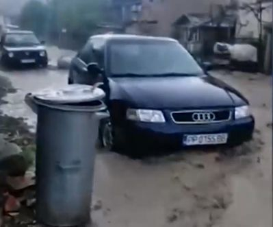 Небето над Котел се разтвори и стана страшно ВИДЕО 