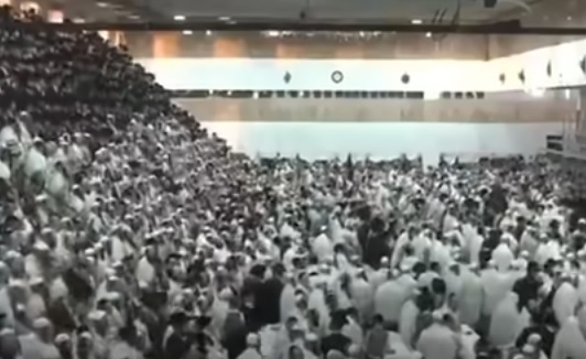 Появи се ВИДЕО от фаталното рухване на трибуната в израелската синагога