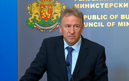 Здравният министър бие тревога: Опасността не е преминала