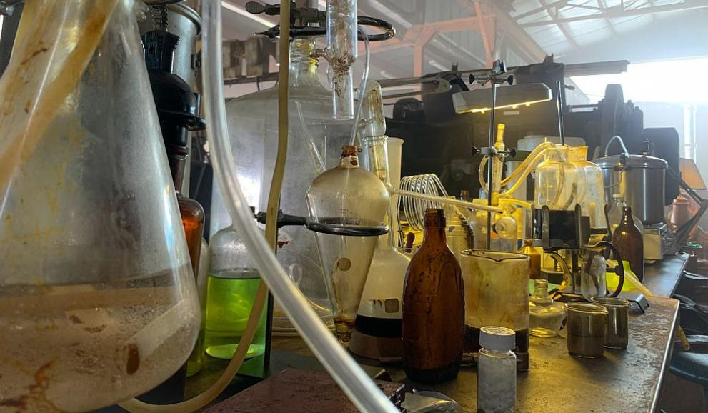 Откриха и унищожиха три мегазавода за производство на крек кокаин