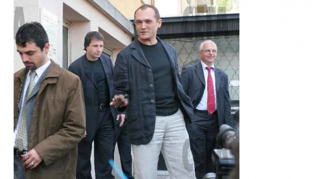 Разкритие: Адвокат на Божков е връзката между него и Бойко Рашков