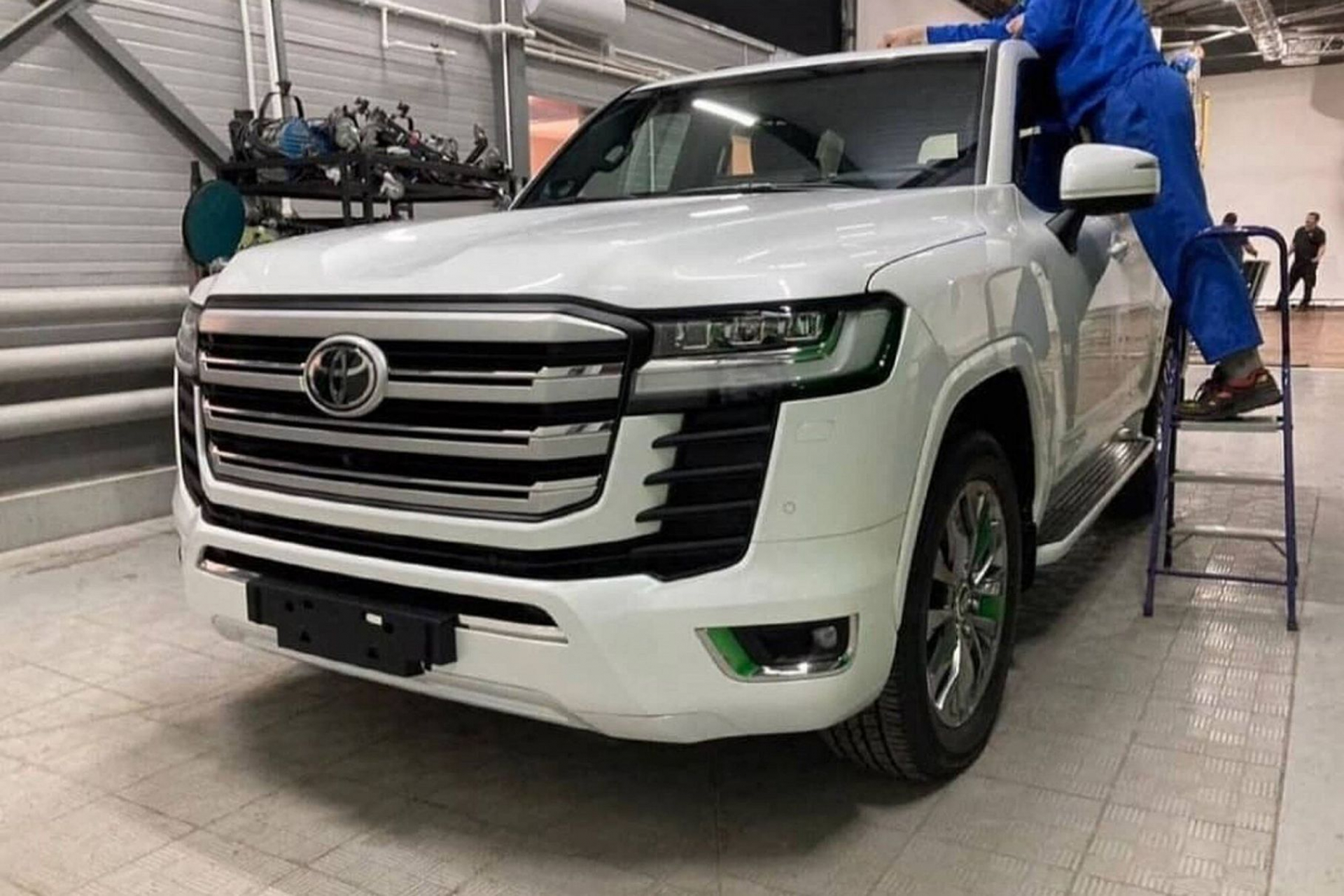 Първо ВИДЕО на новата Toyota Land Cruiser в движение