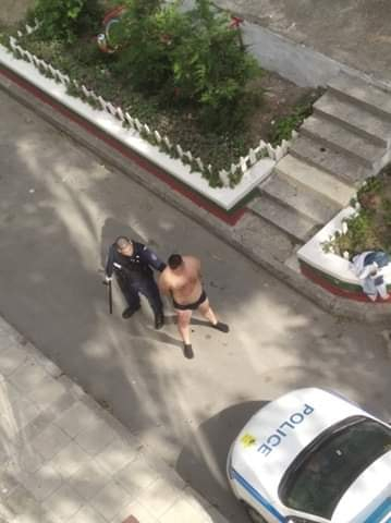 Гол мъж нахлу в чужда спалня във Варна и стана страшно 