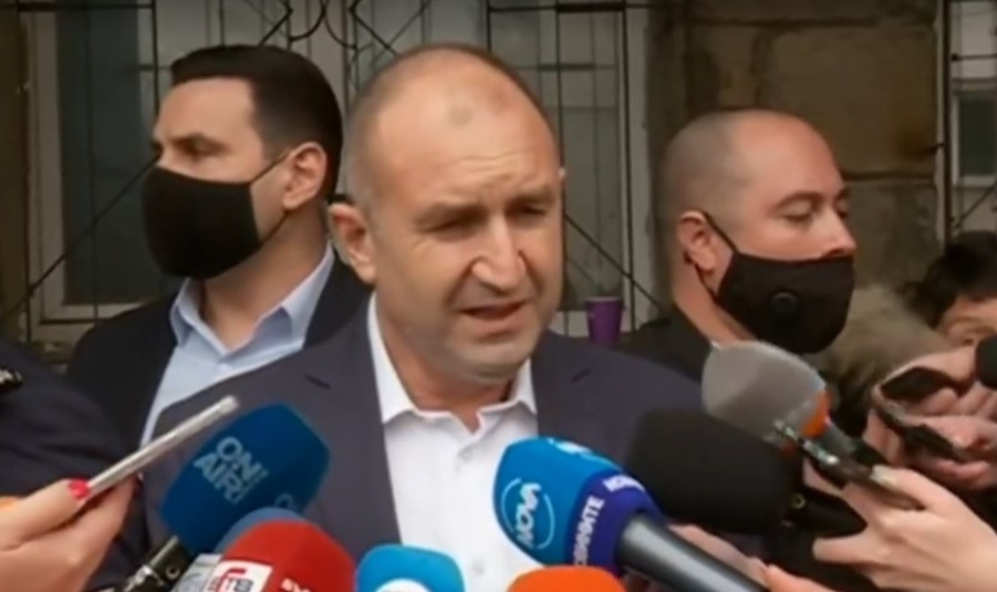 Появи се информация за големи скандали между Радев и шефовете на ДАНС и ДАР 