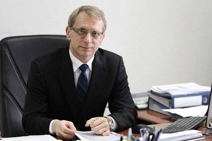 Министър Денков с две новини, които чакат всички ученици и техните родители!