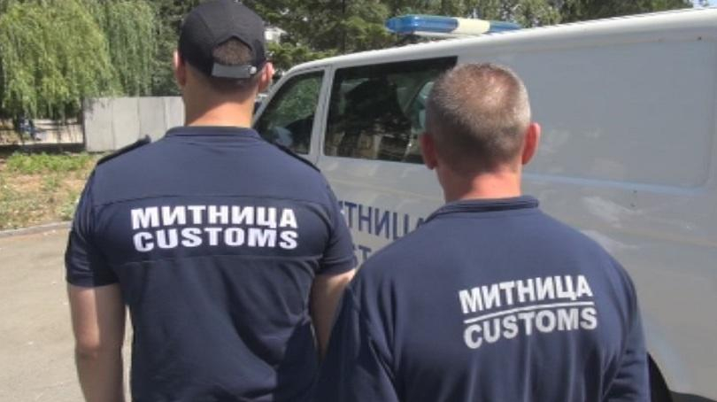 Митничари влязоха в къща в Ловеч и не повярваха на очите си СНИМКА