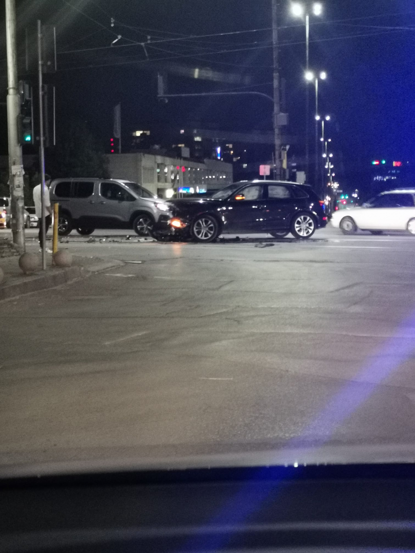 Първа версия за зверското меле с дипломатическо ауди по тъмна доба в София СНИМКИ
