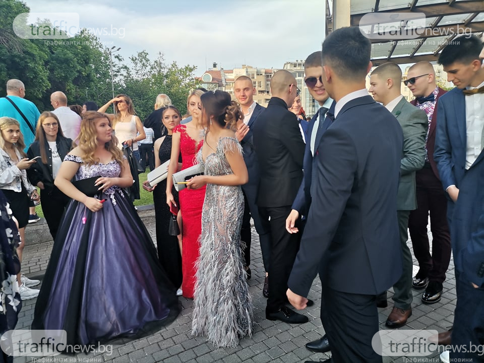 Ванко 1 изпрати прелестна абитуриентка СНИМКИ 