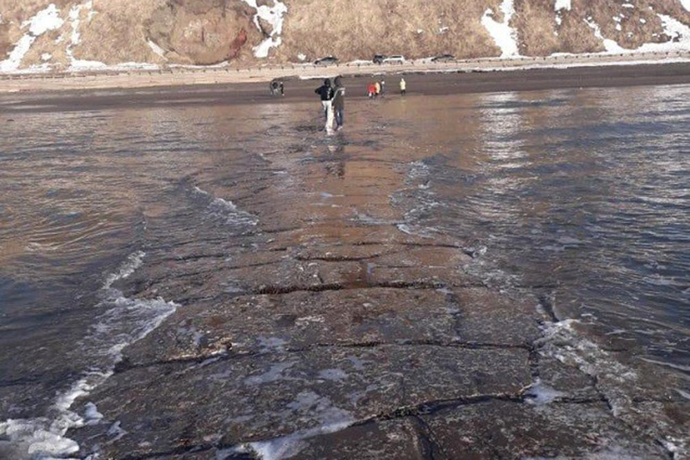 Загадъчен каменен път внезапно изплува на брега на остров Сахалин СНИМКИ