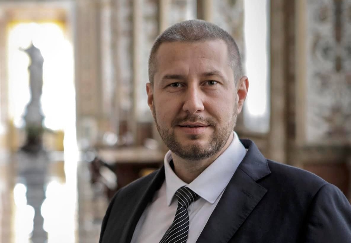 Пиарът на ГЕРБ показа СТЕНОГРАМИ на служебното правителство и попита кой лъже