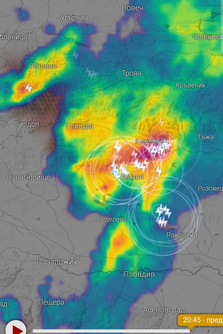 Meteo Balkans показа кошмарна КАРТА и предупреди за мощни процеси, в София небето се разцепи и...