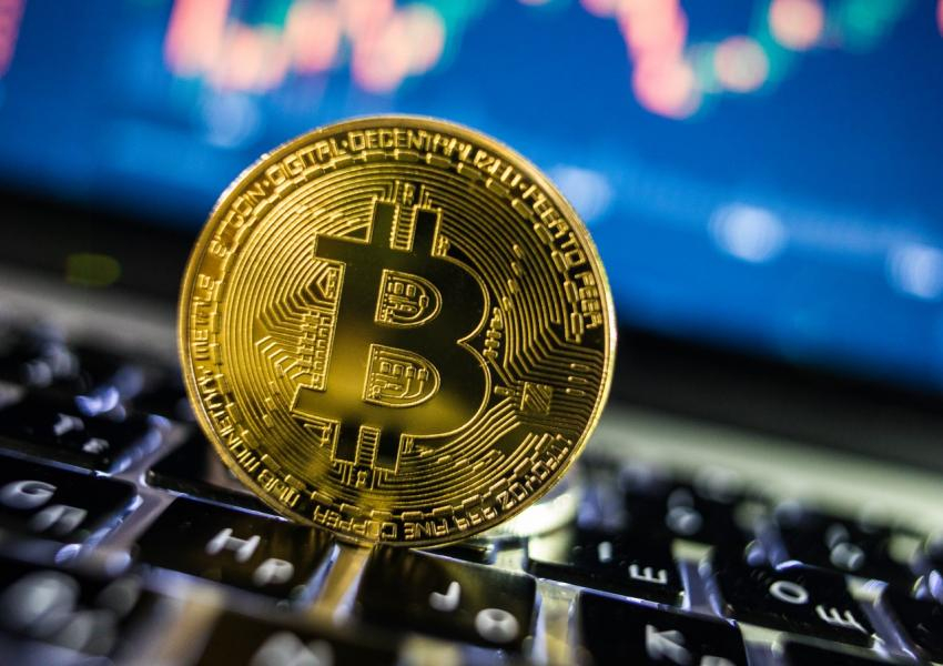 Държава забрани добиването на биткойни заради прекъсвания на тока