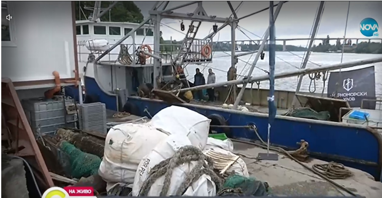Потресаващо! 25 кораба в Черно море извадиха тонове... ВИДЕО