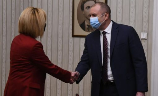 Плевнелиев срази Манолова и Радев: Двамата били...