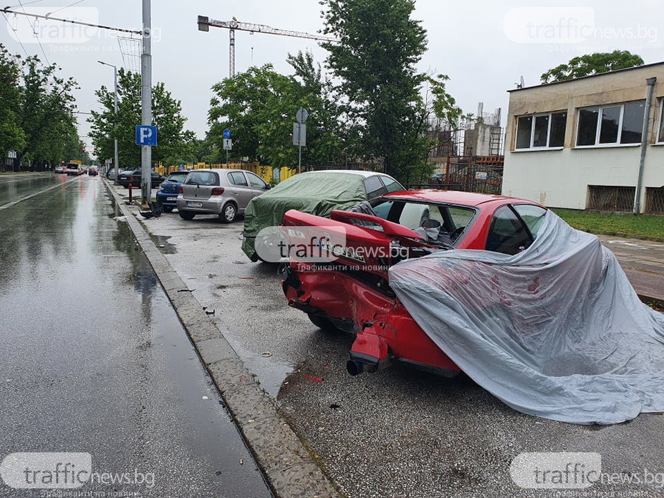 СНИМКИ и ВИДЕО показват какъв погром е направил 21 г. с BMW-то си в Пловдив