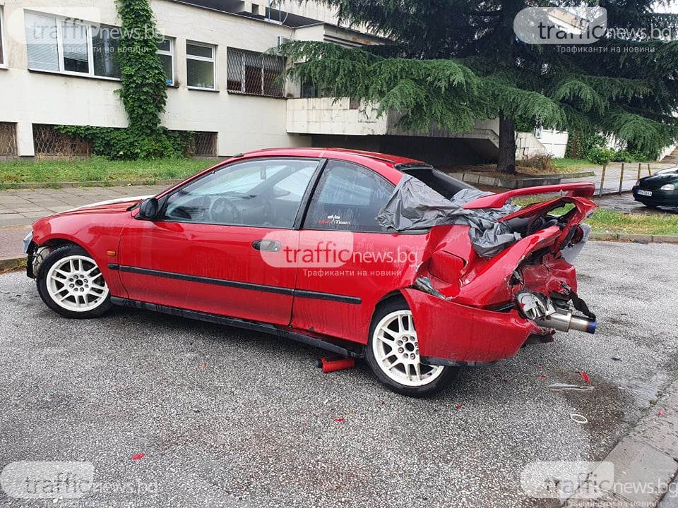 СНИМКИ и ВИДЕО показват какъв погром е направил 21 г. с BMW-то си в Пловдив