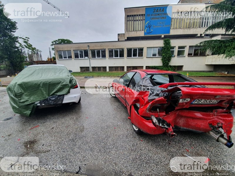 СНИМКИ и ВИДЕО показват какъв погром е направил 21 г. с BMW-то си в Пловдив