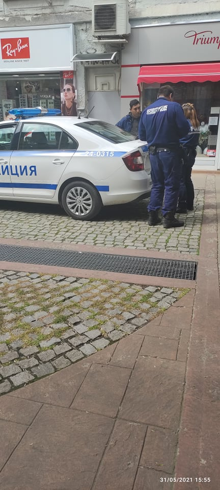 Първо в БЛИЦ! В центъра на София почерня от полиция! Има куп арестувани, ето какво се случва СНИМКИ