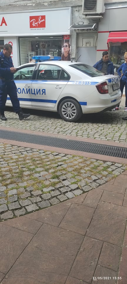 Първо в БЛИЦ! В центъра на София почерня от полиция! Има куп арестувани, ето какво се случва СНИМКИ