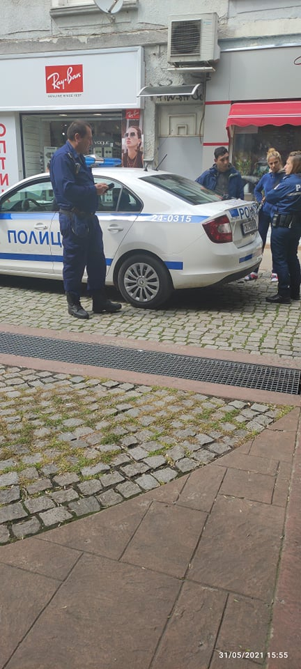 Първо в БЛИЦ! В центъра на София почерня от полиция! Има куп арестувани, ето какво се случва СНИМКИ