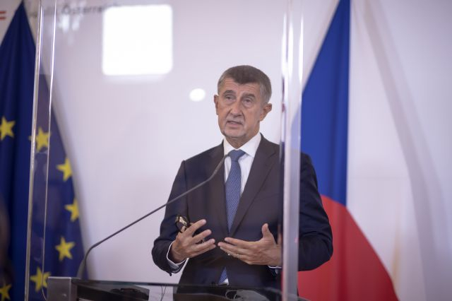Полицията: Повдигнете обвинения срещу премиера, за да го арестуваме 