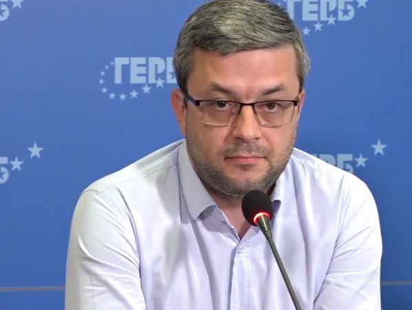 ГЕРБ извади топлата връзка на БСП със служебния кабинет, пита какво прави съветникът на Радев в МС ВИДЕО