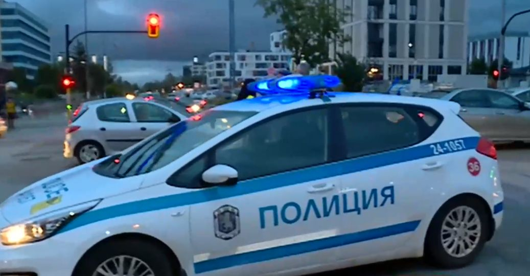 Кошмарна ситуация с много блокирани хора в столичен мол ВИДЕО