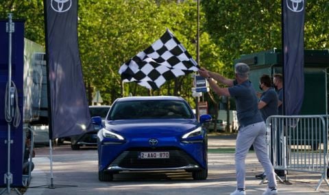 Toyota Mirai постави световен рекорд: 1000 км пробег с едно зареждане ВИДЕО