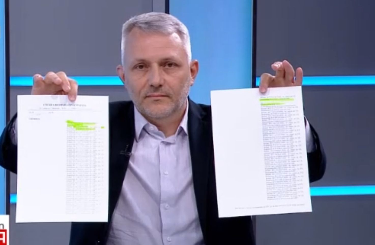 Мрежата ври: Менте ли е този документ за подслушване, който Хаджигенов развя СНИМКИ