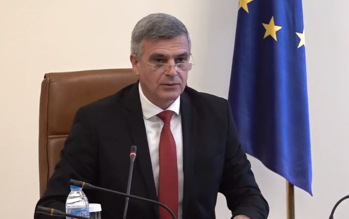 Служебният премиер се готви за нова метла, прицели се в... ВИДЕО