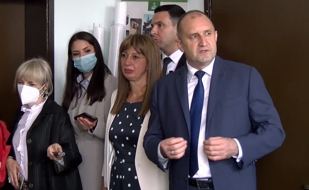 Румен Радев разкри как е взел две съдбовни решения ВИДЕО