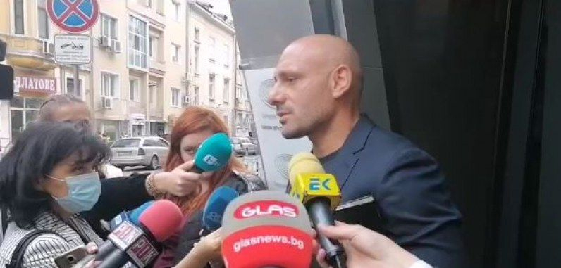 Стъки: Радев мачка всеки, който има различно мнение ВИДЕО