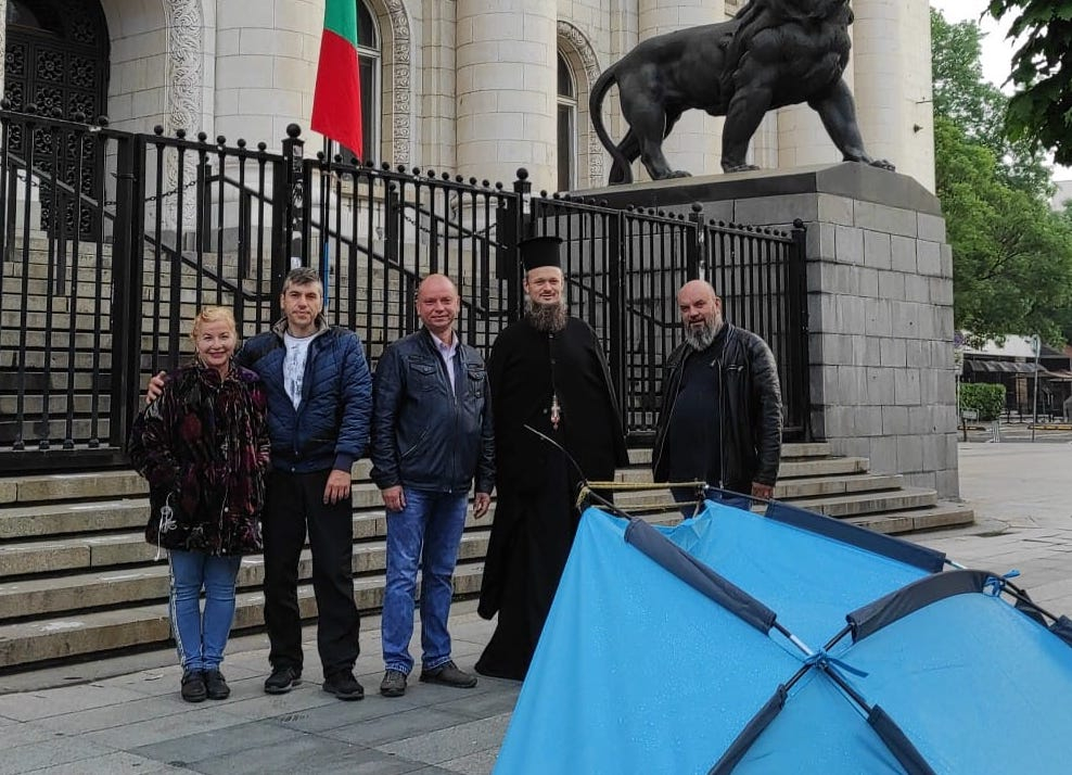 Мафията прати малобройна агитка под прозорците на Гешев