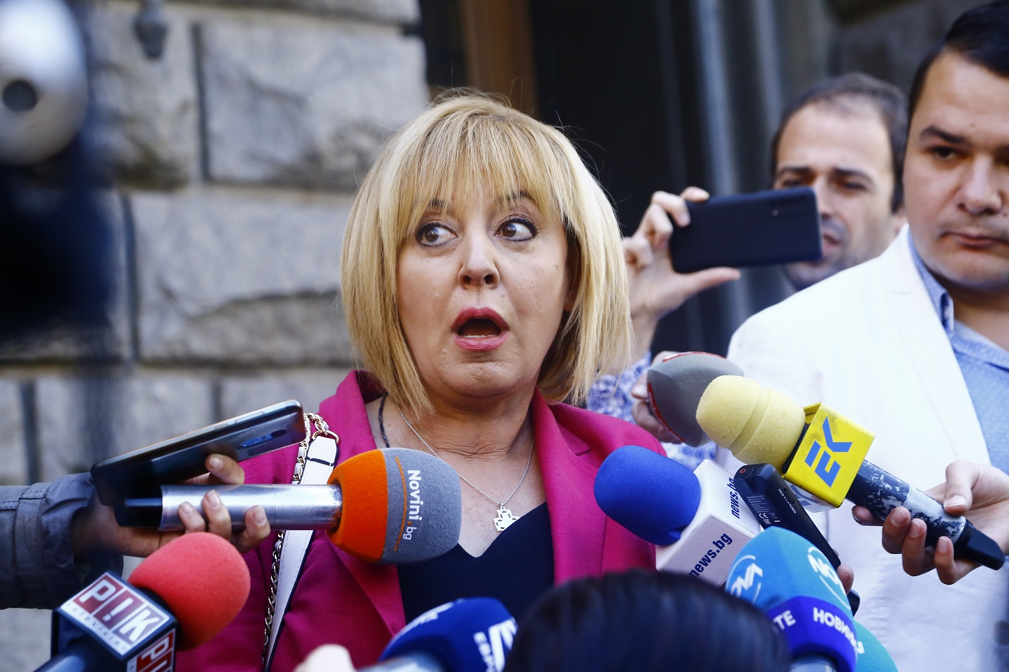 Манолова с първа реакция след удар на Нинова, моли Радев да...