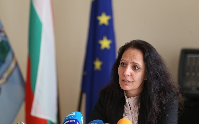 Разказаха играта на скандалната кметица на "Красно село" от ДБ след далаверите й