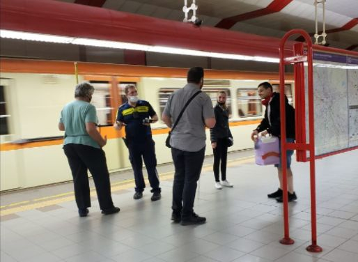 Цялата мрежа говори за постъпката на тези хора в столичното метро СНИМКА
