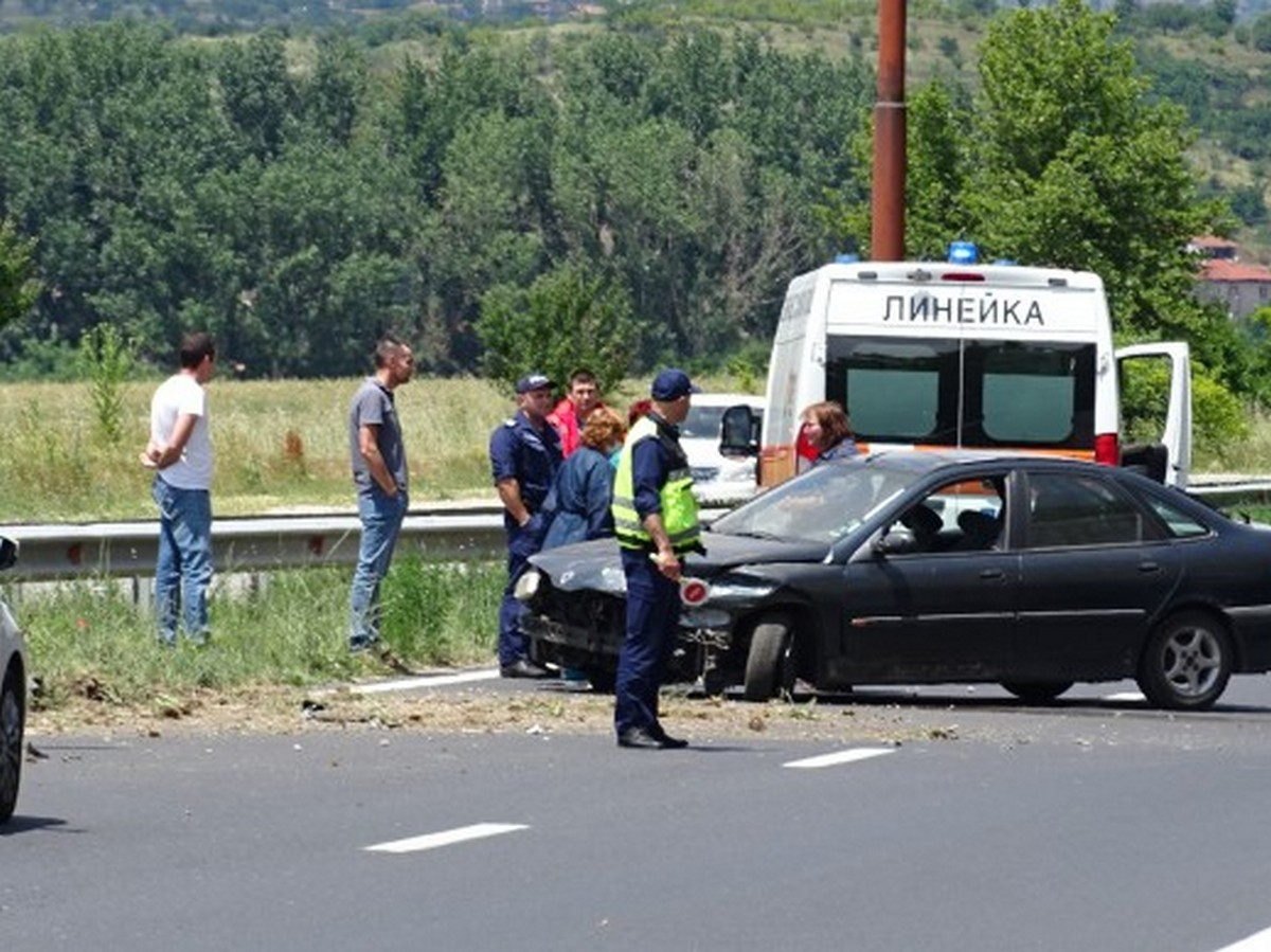 Жрица направи големи поразии на Е-79 с внезапната си поява СНИМКА
