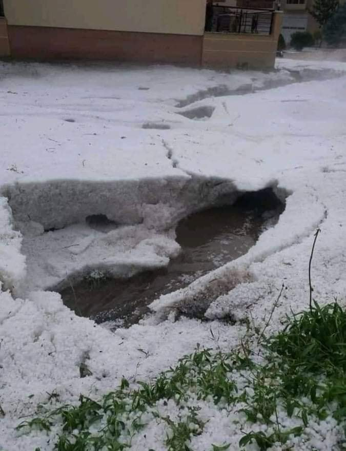 Шокиращи СНИМКИ от Гърция! Дали зимата се върна?