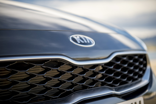 Първа СНИМКА на салона на обновената Kia ProCeed 