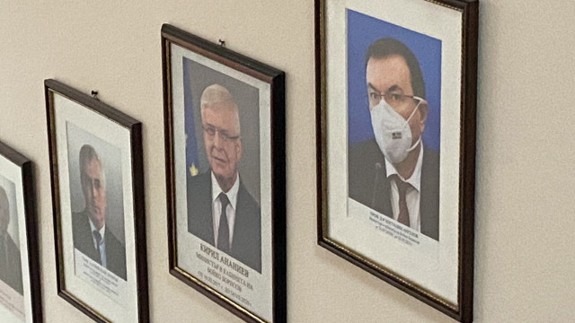 Проф. Костадин Ангелов ще остане в историята на МЗ с тази СНИМКА 