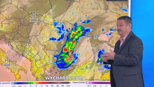 Проф. Рачев каза заради кой бандит мръзнем насред юни 