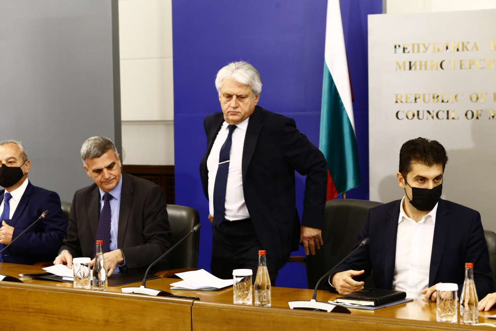 Политолози спорят зъл или добър е служебният кабинет 
