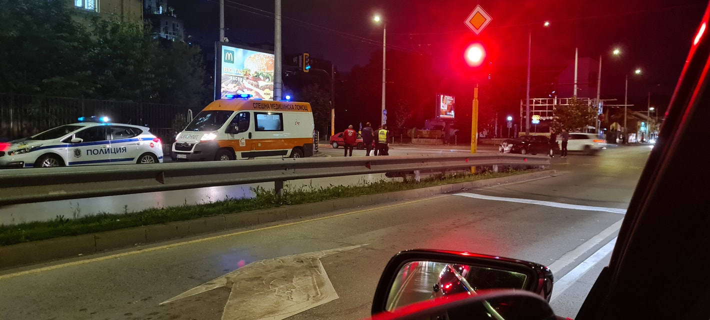 Първо в БЛИЦ! Адско меле по тъма доба в София СНИМКИ