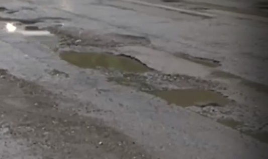 Жители на Кардам протестират заради разбит път ВИДЕО